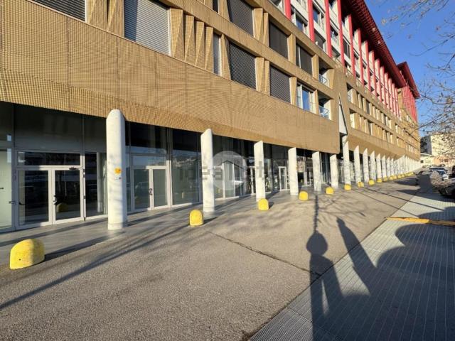 Locale Commerciale in vendita a Zona Ovest, Brescia