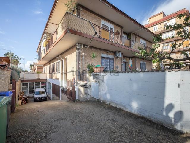 Locale Commerciale in vendita a Casal Lumbroso, Roma Capitale