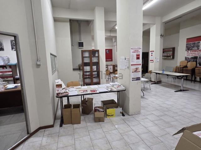Locale Commerciale in vendita a Pianderlino, Genova