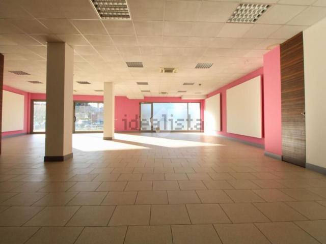 Locale Commerciale in vendita a Valbrembo, Lombardia