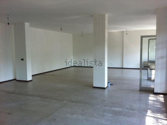 Locale Commerciale in vendita a Comunità Alta Valsugana e Bersntol, Pergine Valsugana
