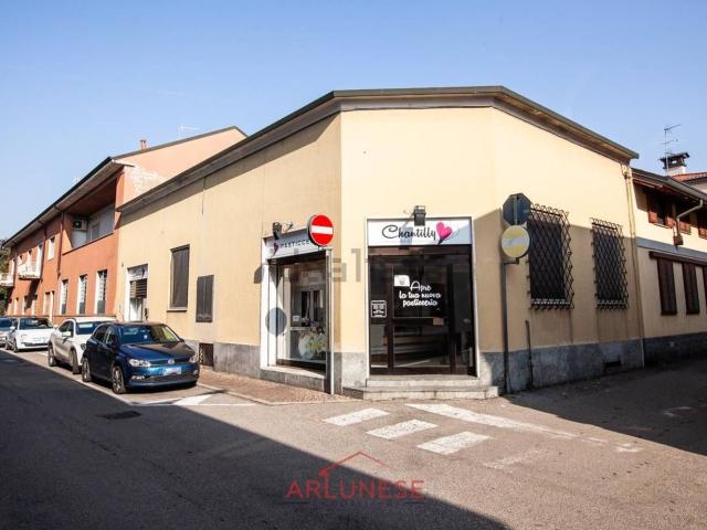Locale Commerciale in vendita a Ravello, Parabiago