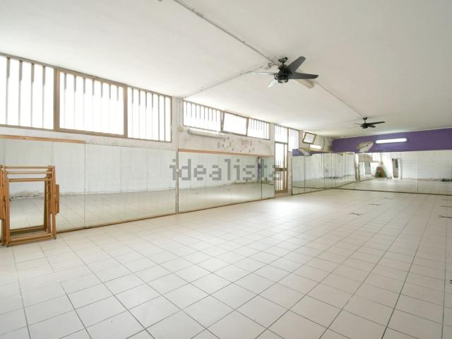 Locale Commerciale in vendita a Monteleone - Santa Rosalia, Cagliari