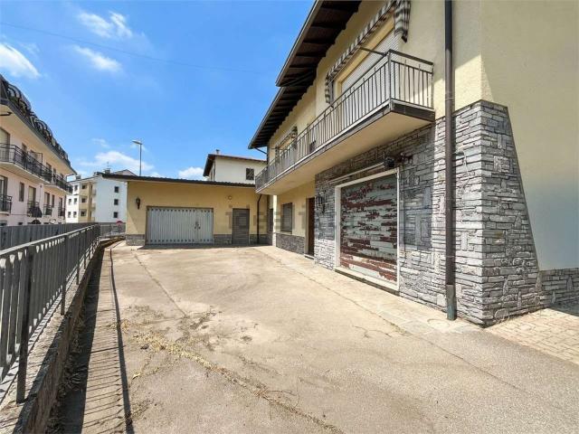Locale Commerciale in vendita a Stallazzo, Sesto Calende