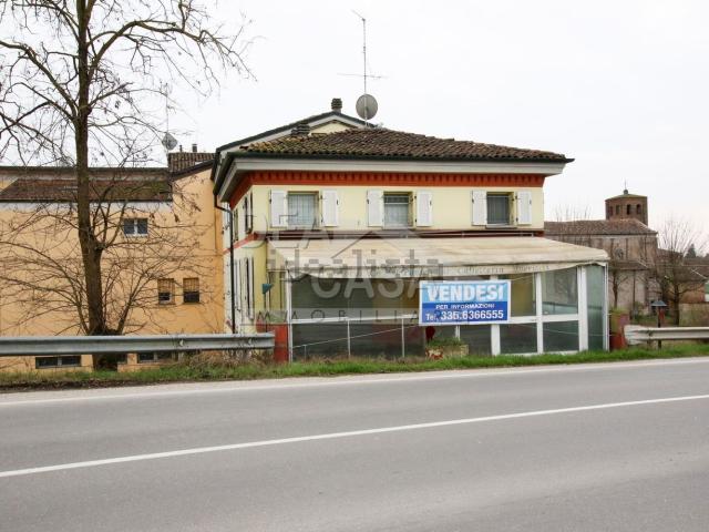 Locale Commerciale in vendita a Unione Comuni Modenesi Area Nord, Concordia Sulla Secchia