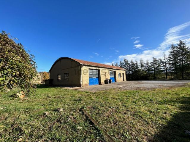 Locale Commerciale in vendita a Montegabbione, Umbria