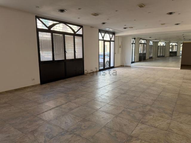 Locale Commerciale in vendita a Ravenna, Reggio Emilia