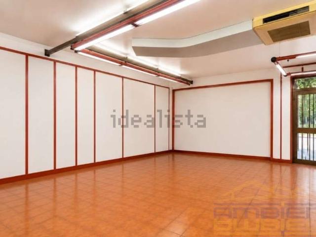 Locale Commerciale in vendita a Pagnano, Merate