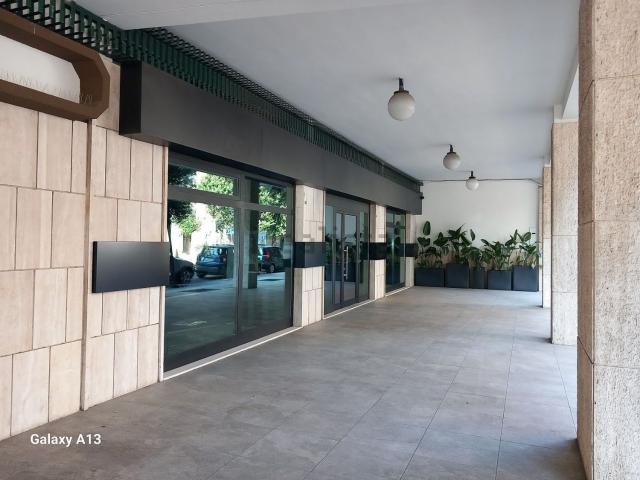 Locale Commerciale in vendita a Puglia, Lecce