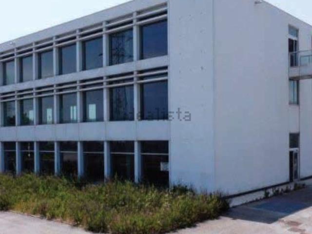 Locale Commerciale in vendita a Marche, Ancona
