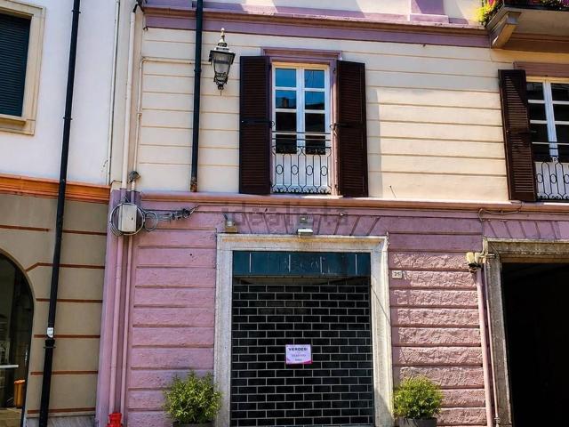 Locale Commerciale in vendita a Volta-Prealpi, Saronno