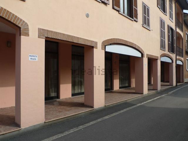 Locale Commerciale in vendita a Motta Visconti, Lombardia