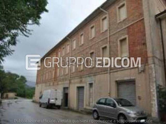 Locale Commerciale in vendita a Greci, Campania