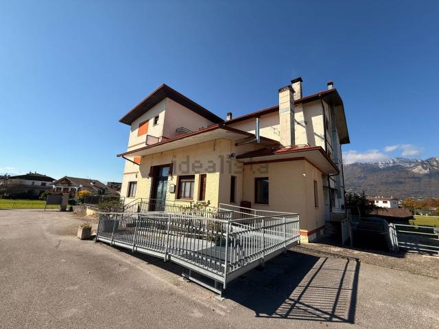 Locale Commerciale in vendita a Sedico, Veneto