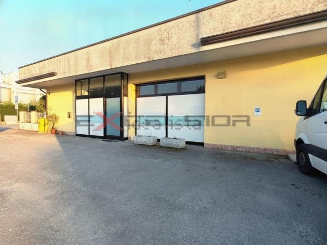 Locale Commerciale in vendita a Pettorazza, Veneto