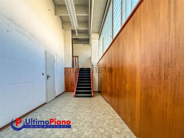 Locale Commerciale in vendita a Villair, Quart