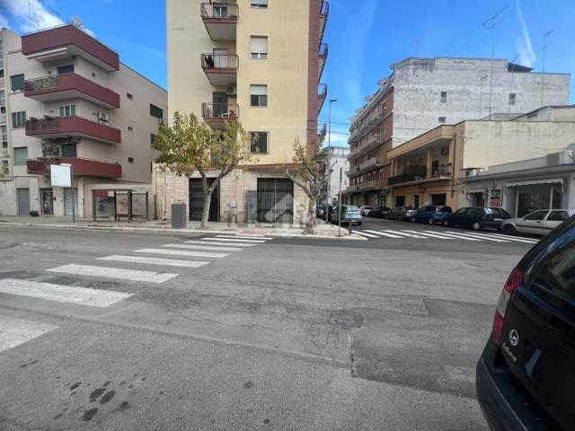 Locale Commerciale in vendita a Sant'Angelo, Puglia