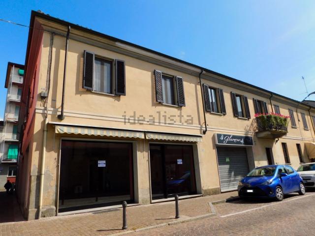 Locale Commerciale in vendita a Sannazzaro De' Burgondi, Lombardia