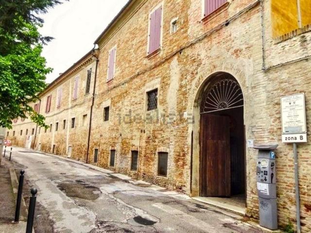 Locale Commerciale in vendita a Marche, Ancona