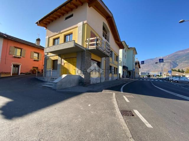 Locale Commerciale in vendita a Tzamberlet, Charvensod