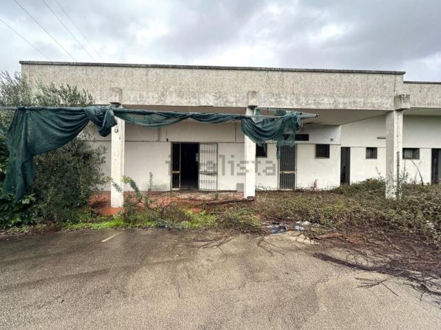 Locale Commerciale in vendita a Puglia, Lecce