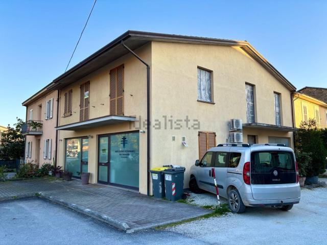 Locale Commerciale in vendita a Spello, Umbria