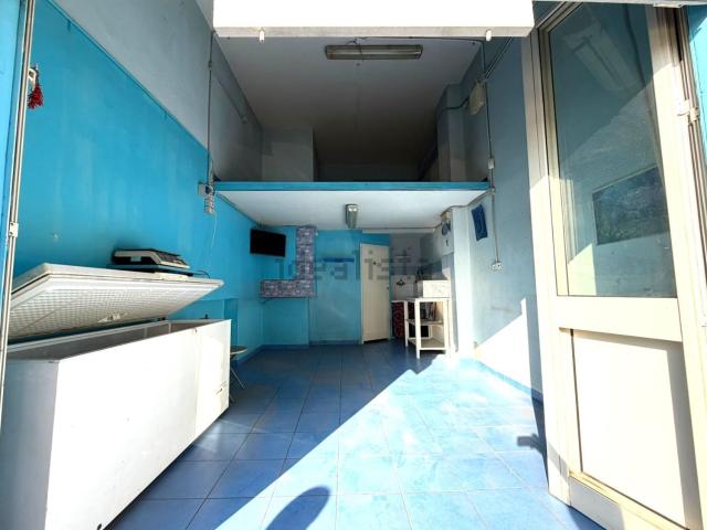 Locale Commerciale in vendita a Portici, Campania