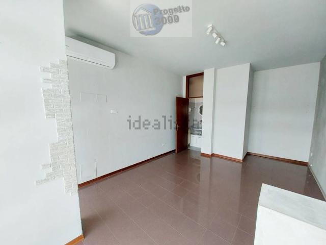 Locale Commerciale in vendita a Commenda, Rovigo