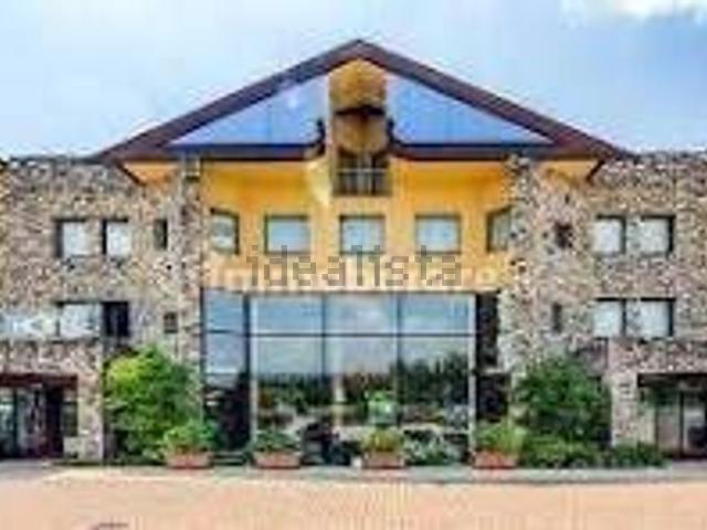 Locale Commerciale in vendita a Stezzano, Lombardia