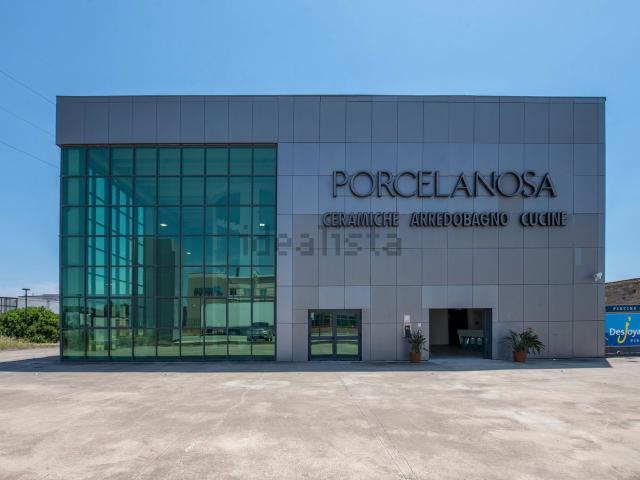 Locale Commerciale in vendita a CACIP - Agglomerato industriale di Elmas, Elmas