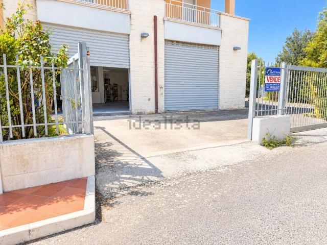 Locale Commerciale in vendita a Puglia, Brindisi