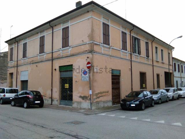 Locale Commerciale in vendita a Unione Terre e Fiumi, Copparo