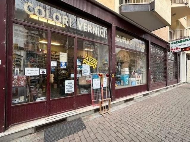 Locale Commerciale in vendita a Borgo Aragno, Piemonte