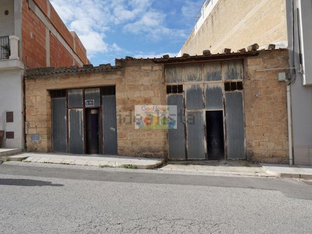 Locale Commerciale in vendita a Comiso, Sicilia
