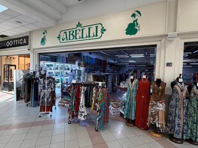 Locale Commerciale in vendita a Collecchio, Parma