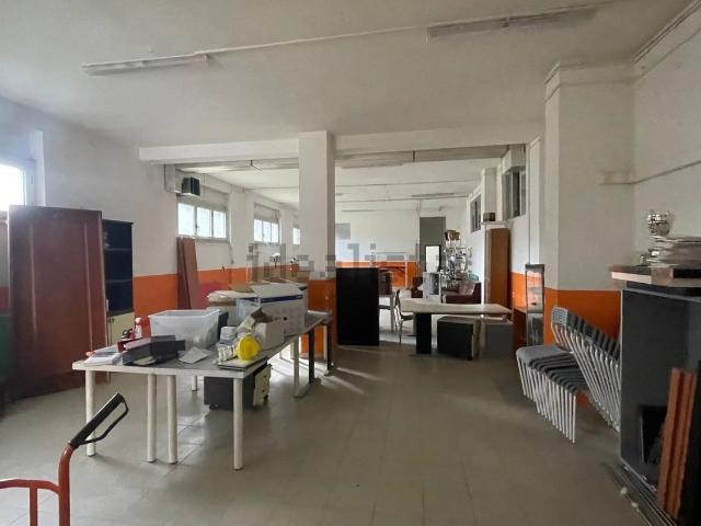 Locale Commerciale in vendita a Termoli, Molise
