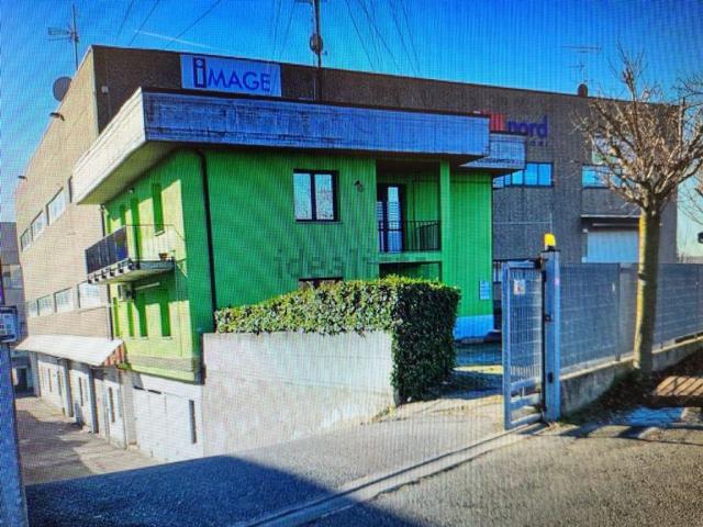 Locale Commerciale in vendita a Piemonte, Novara