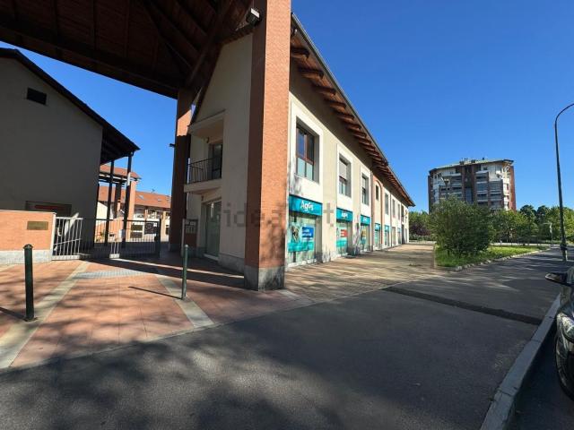 Locale Commerciale in vendita a Circoscrizione 2, Piemonte