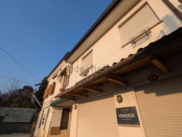 Locale Commerciale in vendita a Marchesane, Bassano Del Grappa