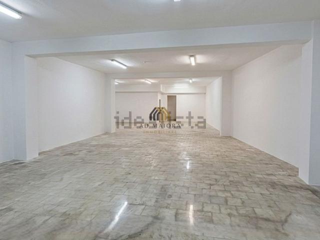 Locale Commerciale in vendita a Puglia, Bari
