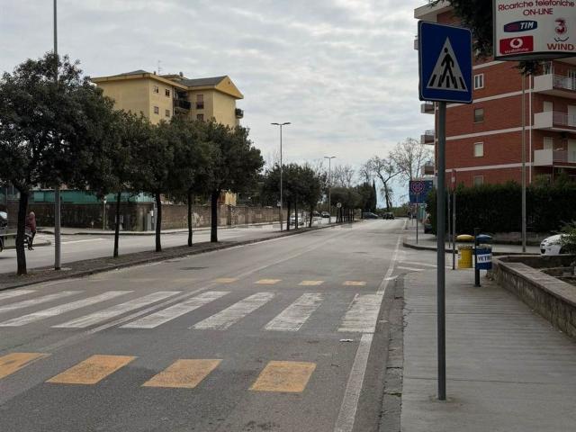 Locale Commerciale in vendita a Rione Sant'Anna, Olevano Sul Tusciano