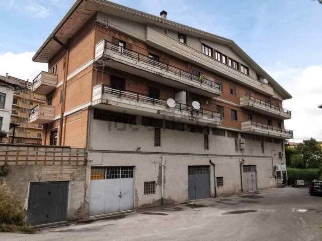 Locale Commerciale in vendita a Partenio, Avellino
