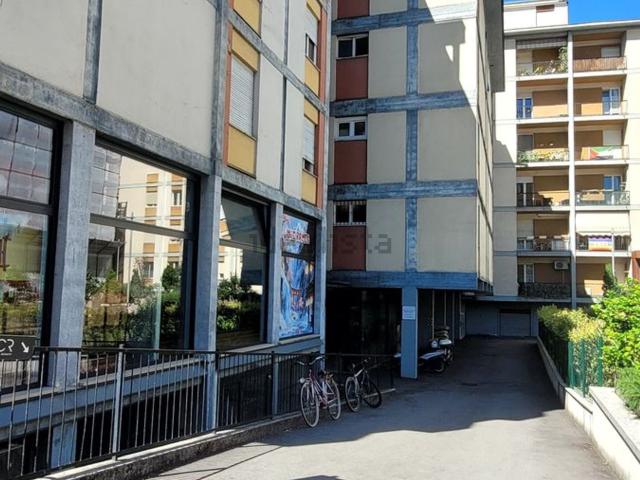 Locale Commerciale in vendita a Territorio Val d'Adige, Trento