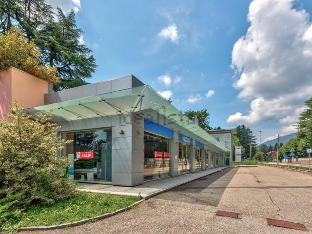 Locale Commerciale in vendita a Velate, Varese
