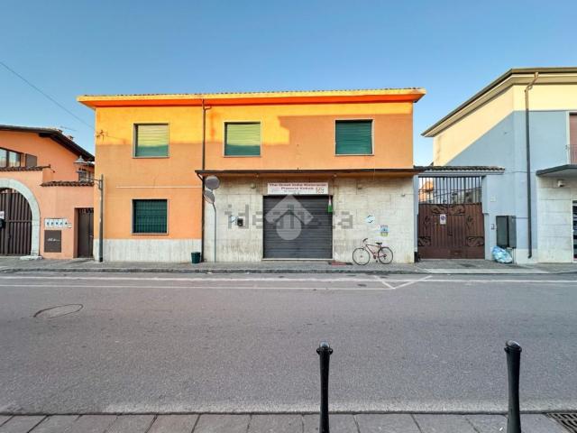Locale Commerciale in vendita a Ghedi, Lombardia