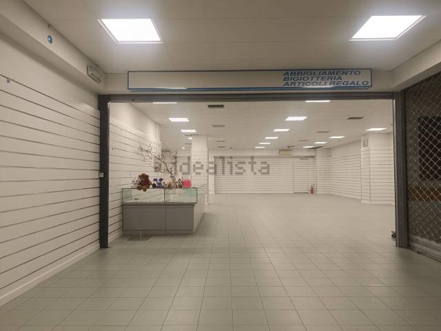Locale Commerciale in vendita a Borgo Valbelluna, Mel