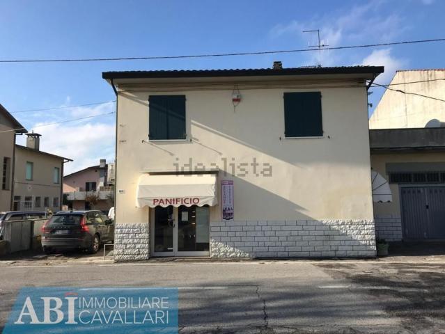 Locale Commerciale in vendita a Ravenna, Reggio Emilia