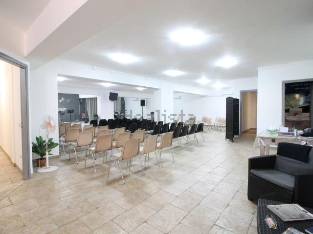 Locale Commerciale in vendita a Bagheria, Sicilia