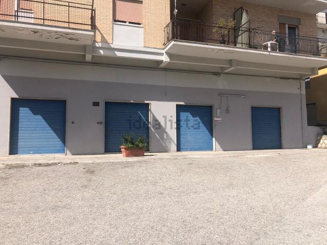 Locale Commerciale in vendita a Campobasso, Molise