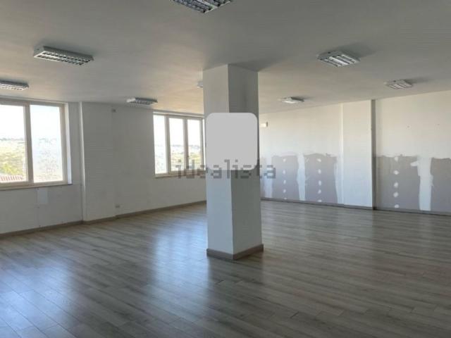 Locale Commerciale in vendita a Puglia, Taranto